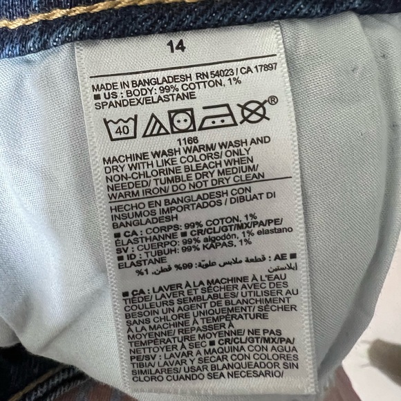 NWOT Old Navy Dark Wash Denim Skirt with Front Slit size 14 - Picture 2 of 4